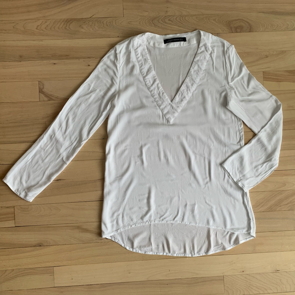 ZARA - White V-Neck Knit Top | Minimalist French Girl Style - Picture 2 of 8